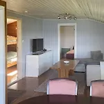 4 Person In Lindas-by Traum Lindås