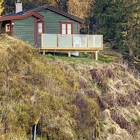 4 Person In Lindas-by Traum *