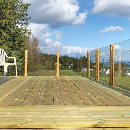 4 Person In Lindas-by Traum Lindås
