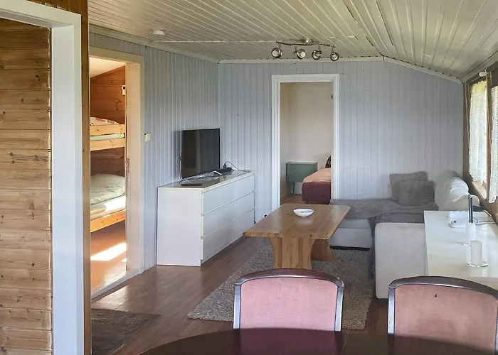 4 Person In Lindas-by Traum Lindås