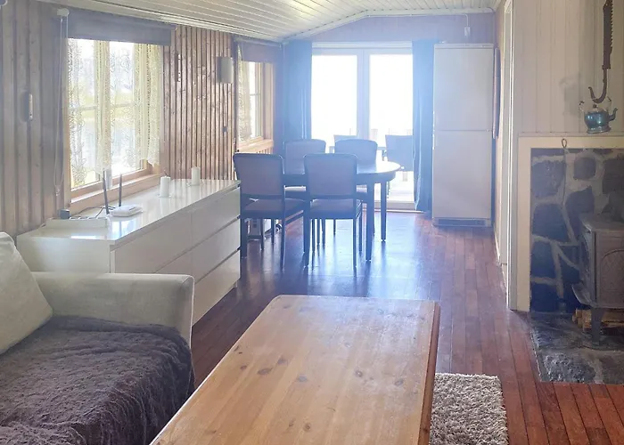 4 Person In Lindas-by Traum Lindås