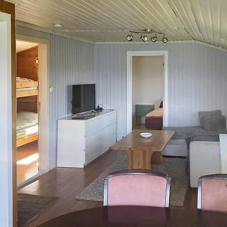 4 Person In Lindas-by Traum Линнос