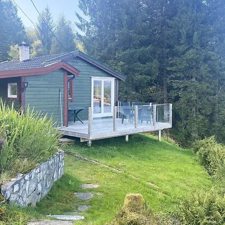 4 Person In Lindas-by Traum *