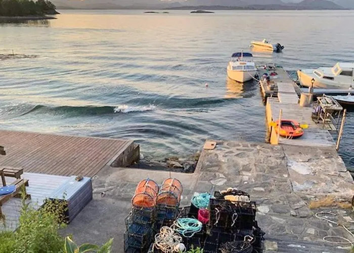 4 Person In Lindas-by Traum Lindås